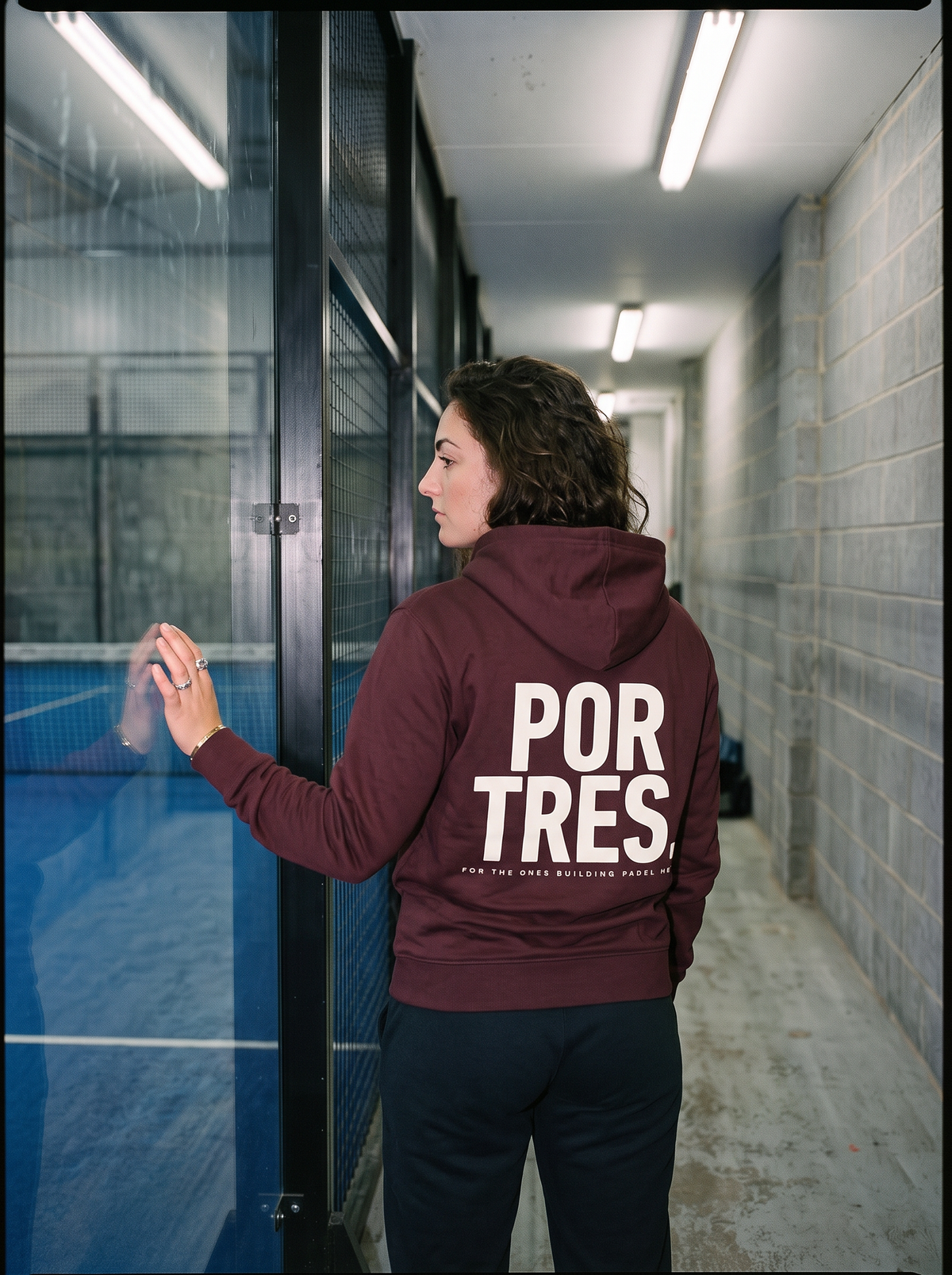 AP Club Por Tres Hoodie in Red Brown at a padel venue