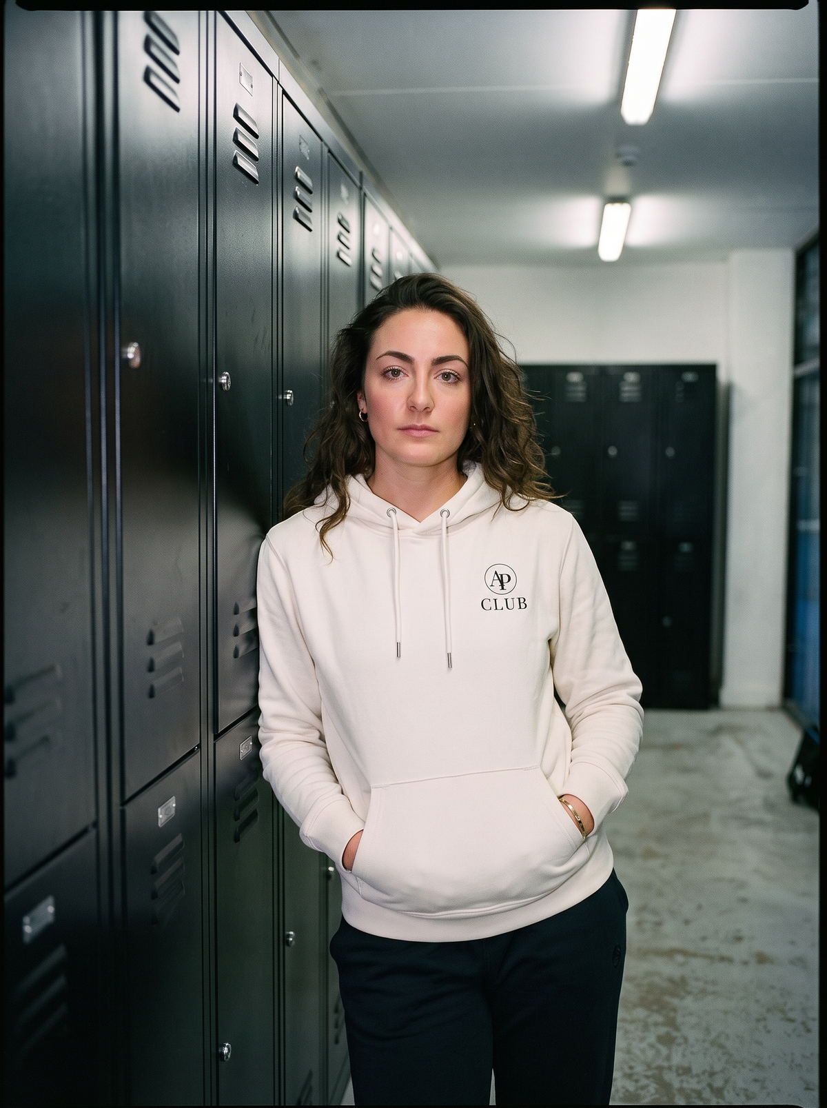 AP Club Chiquita heavyweight Off White padel hoodie beside the court